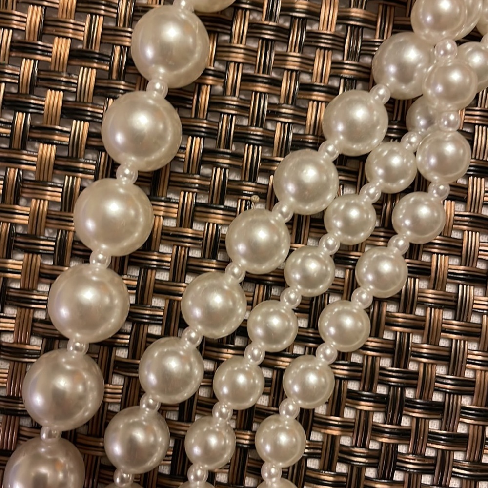 Pearls- Strand of 4 silky white faux pearls - Picture 3 of 5